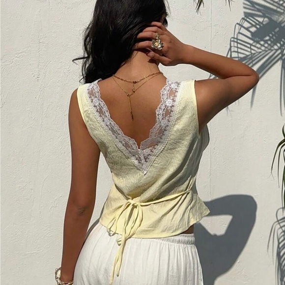 Pretty yellow top - Picture 3 of 4